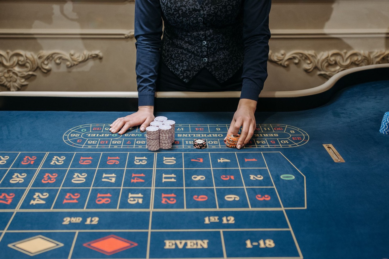 Guests enjoying betmatch gaming at roulette table in social setting at Fortuna Ház